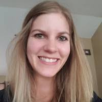 Kari Holt's Instagram, Twitter & Facebook