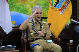 ג'אנגר פרנובו (he) media in category ganjar pranowo. Ganjar Pranowo Terima Lencana Melati Pramuka Timlo Net