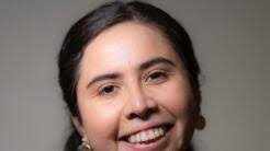 Obama no estaba en el laboratorio de Wuhan en 2015 y la de la foto no es  Melinda Gates. Verificado por El Detector