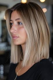 Laura Leis's Instagram, Twitter & Facebook