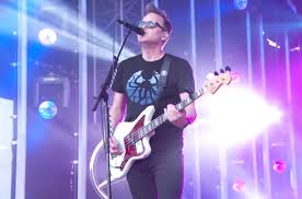 From the album blink 182 · copyright: Blink 182 Rock Performances Of Kings Of The Weekend I Miss You On Jimmy Kimmel Live Billboard Billboard