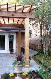 Y seguimos trayéndote diseños de pérgola techadas que son cada vez más encantadoras. Add A Breathtaking Pergola To Your Deck Pergola Patio Backyard Pergola
