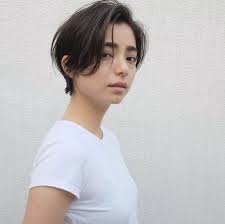 40代のショートヘアスタイル 髪型 面長 丸顔 パーマ lala magazine ララマガジン 髪型 40代 アジア人 ショートヘア ヘアスタイリング