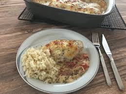 Hahnchen In Tomaten Mozzarella Sauce Aus Der Ofenhexe Von Pampered Chef Hahnchenfilet Rezepte Tomate Mozzarella Lebensmittel Essen