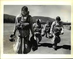 Smokejumpers based in Cave Junction ...