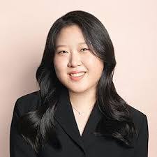 Sue Lynn's Instagram, Twitter & Facebook