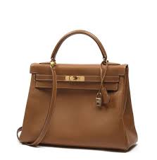 The bag was redesigned several times before it was popularized by and then named after the american actress and monégasque princess grace. Hermes Vintage Sale N 2415 Lot N 53 Artcurial