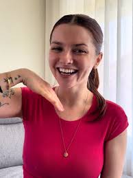 🐉✨ Fourth Wing de @rebeccayarros est ma nouvelle obsession ! Qui aurait  cru que l'univers des dragons m'emporterait autant ? Ce livre est en train  de devenir une partie intégrante de ma personnalité, ...