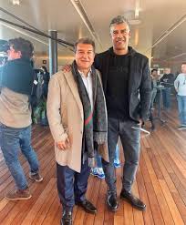 Em presento a les eleccions del barça perquè estimo el barça, estimo l'afició, estimo la masia i estimo el club. Barcatimes On Twitter Joan Laporta And Frank Rijkaard In Barcelona Yesterday What A Memory They Represent