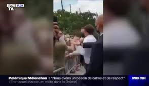 L'aggressore che ha urlato slogan monarchici è stato arrestato. Hnxnv75ywz8fpm