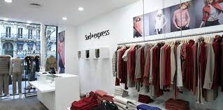 L'agencement de boutique de prêt à porter fait partie de nos principales compétences. Epingle Sur Agencement Magasin