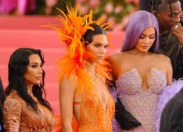 Kim kardashian broke down in tears while discussing her marriage to kanye west on on tonight's episode of keeping up with the kardashians, kim addressed her marriage troubles with. Wie Der Kardashian Clan Als Matriarchat Erfolgreich Wurde