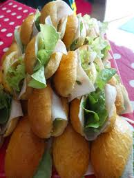 Petits Pains Tres Moelleux Que L 39 On Garnit Et Que L 39 On Sert Tres Frais A Un Aperitif A Aperitif Dinatoire Apero Dinatoire Pas Cher Idee Recette Facile