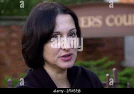 Cleo Scott (C) Mutter von Keita Craig, außerhalb Westminster Coroners  Court, London, wo eine Untersuchung begann in den Tod ihres Sohnes. Craig,  22, erhängte sich im Februar letzten Jahres, als er im