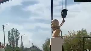 May 20, 2021 · vezirköprü ilçesinin girişinde 2017 yılında yapılan yaklaşık 5 metrelik yassı semaver anıtı, son günlerde sosyal medyada eleştiri konusu oldu.i̇lçeye özgü coğrafi işaret tescili. Heykel Etiketli Haberler