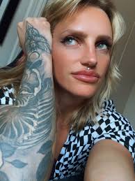 Should I go more blonde? 🦋