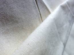 Lekatkan kutipan pola hiasan /desain hiasan yang sudah diberi tanda garis tebal dan gelap pada kotak sinar atau jendela yang mendapat sinar dari luar. 10 Keistimewaan Tas Yang Dibuat Dari Kain Blacu