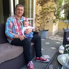 Gyurcsány ferenc kiborult, hogy az új szabályozás miatt nem tudta kiváltani lánya gyógyszerét. Kisfiaval Fotozkodott Gyurcsany Ferenc