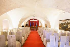 Schloss Hochzeit Burg Von Bled Slowenien Schonste Schlosser Europa Heiraten Traumhochzeit Table Decorations Decor Home Decor