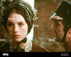 Adele Arthur's Instagram, Twitter & Facebook