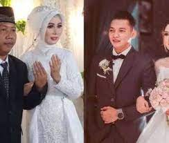 Yang menarik, walau digosipkan akan menikah di kediri pada 15 agustus, dory. Nella Kharisma Menikah Cak Malik Yang Diisukan Pernah Jadi Suaminya Gandeng Wanita Lain Radartegal Com
