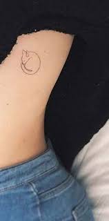 Minimalistic Cat Outline Rib Tattoo Ideas For Women Cute Small Kitty Side Tat Petites Idees De Tatouage De Cotes De Chat Www Mybodia Idei Tatuaje Tatuaje