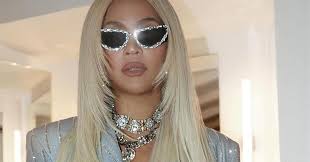 Slojevi koji nježno uokviruju lice frizura su koja u trenu skida nekoliko  godina