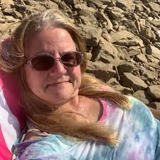 Loretta Crayton's Instagram, Twitter & Facebook