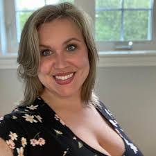 Kate Newell's Instagram, Twitter & Facebook