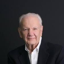 בשבוע שעבר חגגתי יום הולדת 81 והיה לי שבוע מושלם. הקלטתי 2 שירים באולפן  ויצא די יפה. ביום ההולדת עצמו הלכנו עם הבנות והנכדים לקריוקי. שרנו  והשתוללנו וזה היה היום הולדת הכי