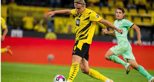 Ich verkaufe hier aus meiner sammlung meine 2 erling haaland trikots in größe l. Borussia Dortmund