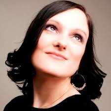 Holly Burt (@SingHolly)