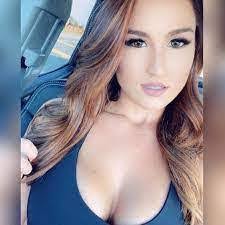 Candice Weir's Instagram, Twitter & Facebook