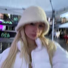 Elissa Beck's Instagram, Twitter & Facebook