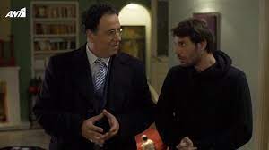 Οι εξελίξεις τρέχουν στο ξεκίνημα της νέας σεζόν του «καφέ της χαράς» και η κόντρα ανάμεσα στον περίανδρο, τη στέλλα και τη βάλια βρίσκεται στην κορύφωσή της. To Kafe Ths Xaras Epeisodio 1 4os Kyklos To Kafe Ths Xaras