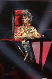 Edyta górniak a assuré aux fans qu'elle ne quitterait pas la série pour toujours et qu'elle reviendrait volontiers au programme à l'avenir. Kolorowa Edyta Gorniak W Dresie W Polfinale The Voice Of Poland Foto Gala Pl