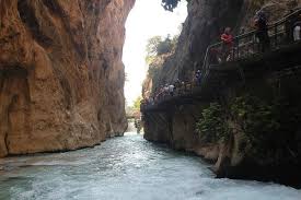 Fethiye saklıkent kanyonu, 18 km uzunluğunda ve 200 metre yüksekliğinde oldukça büyük derin bir kanyondur. Fethiye Landausflug Tlos Saklikent Gorge Private Tour 2021 Tiefpreisgarantie