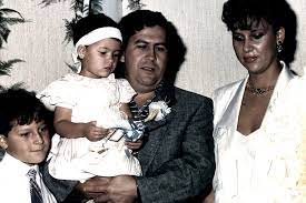 Tocmai de aceea, toți oamenii pe care îi cooptăm în echipa noastră sunt atent aleși și corespund celor mai înalte norme în materie de etică și deontologie profesională. Cum AratÄƒ Fiica Lui Pablo Escobar Cel Mai Mare Traficant De Droguri Din Toate Timpurile Aceasta A Stat AscunsÄƒ 20 De Ani Galerie Foto