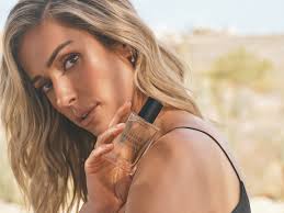 Happy 6th birthday my sweet baby girl. Saylor, it feels like yesterday I  held you in my arms for the very first time. Now, you've blossomed into the  sweetest little girl who