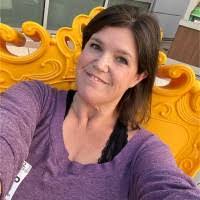 Amy Unger's Instagram, Twitter & Facebook