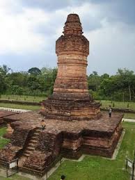 Karena terjadinya keruntuhan kerajaan funan akibat serangan kamboja yang dulunya sangat berperan di asia tenggara membuat posisi kerajaan sriwijaya cepat berkembang sebagai negara maritim. 58 Relief Majapahit Kingdom Ideas Borobudur Ancient Temple