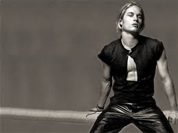 And then he bit his lip and you died all over again and went to valhalla where you could bask in travis fimmel forever and ever. Travis Fimmel Model Leather 800x600 Wallpaper Teahub Io