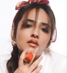 Roma Jani's Instagram, Twitter & Facebook