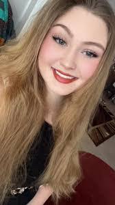 Shawna Lee's Instagram, Twitter & Facebook