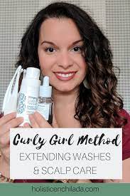 How I Extend Between Wash Days On The Curly Girl Method And Treat My Itchy Flaky Scalp H Curly Girl Method Curly Hair Styles Naturally Curly Hair With Bangs