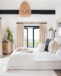 Quarto De Casal Decorado Com Uma Mistura Dos Estilos Boemio Boho E Rustico Com Cores Neu Light Airy Bedroom Beautiful Bedroom Inspiration Home Decor Bedroom