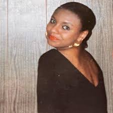 Lisa Binns's Instagram, Twitter & Facebook