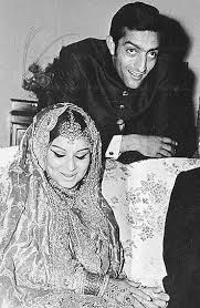 It S Pg Licious Once Upon A Time In Bollywood Sharmila On Her Vintage Bollywood Bollywood Pictures Indian Bollywood