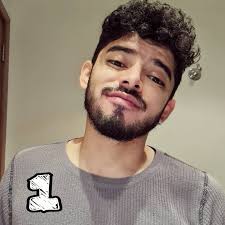 A veces me da full pereza igualarme la barba pero me acuerdo que  @gillettelatino esta ahí para ayudarme 😊 En cuestión de segundos puedo  darle la forma que me gusta con mi