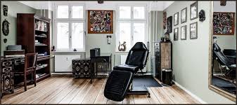 Berlin Ink Tattooing Professionelles Tattoostudio In Berlin Mitte Tattoo Studio Interior Tattoo Shop Decor Tattoo Studio